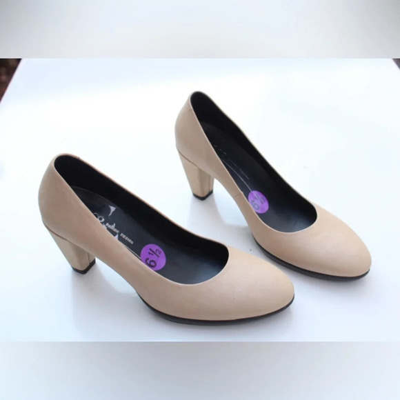 NWOT Ecco classic pumps - Picture 10 of 11